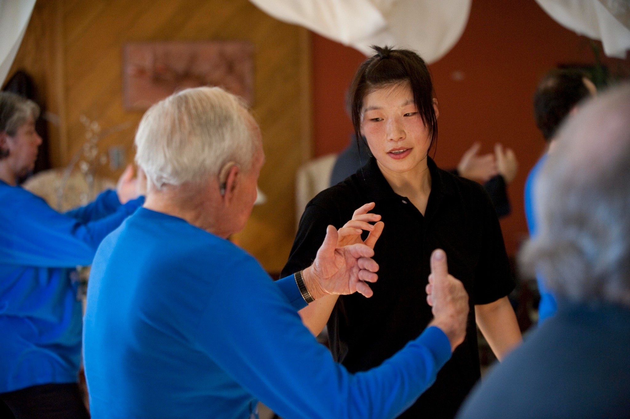 Master Chen Huixian teaching Chen Taijiquan in a mirrored studio